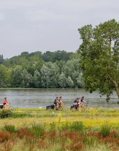 Cyclotouristes en bord de Loire