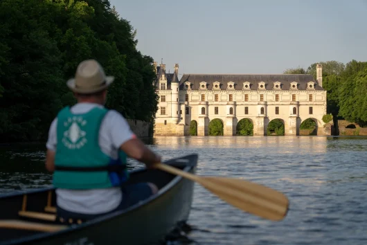 Canoë sur le Cher, devant le château de Chenonceau, avec Canoë Company