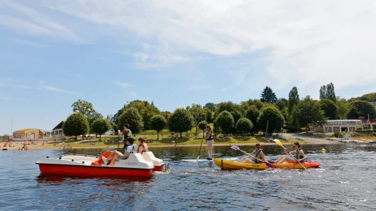 Pédalo, kayak et paddle au Lac d'Éguzon